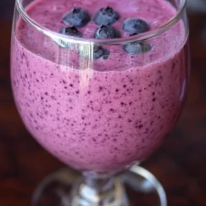 How 7 Ingredients Create the Best Blueberry Strawberry Smoothie with Chia! 4 Blueberry Strawberry Smoothie