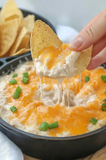 Cheesy Sriracha Chicken Dip